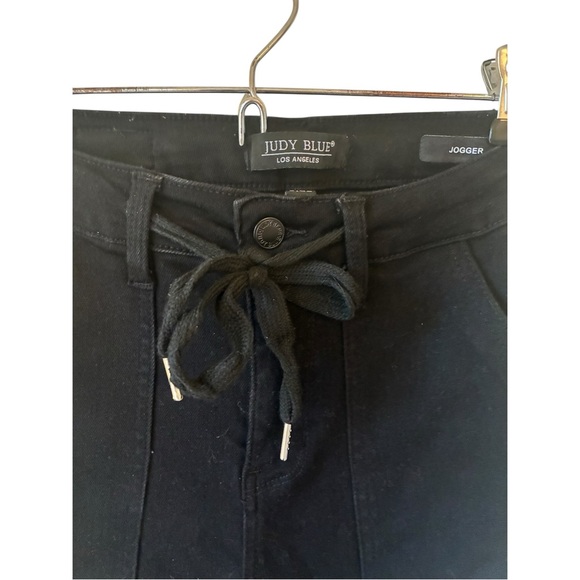 ✨ JUDY BLUE Size 3/26 Los Angeles Black Denim Drawstring Joggers ✨ - Picture 3 of 5